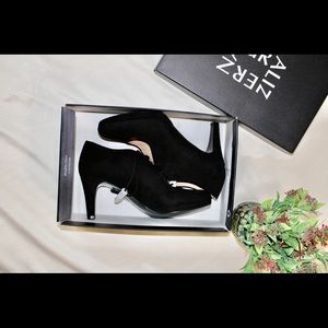 Naturalizer Paxton Fabric ClosedToe Classic Pumps